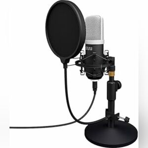 Professional USB Microphone with Black and Silver Finish